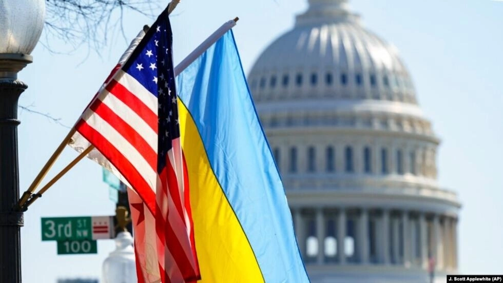 Прапор США та України. Фото: АР