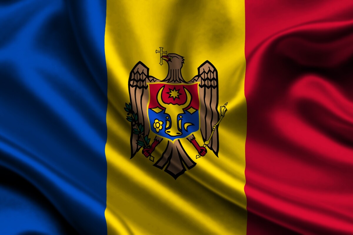 Прапор Молдови. Фото: zastavki.com