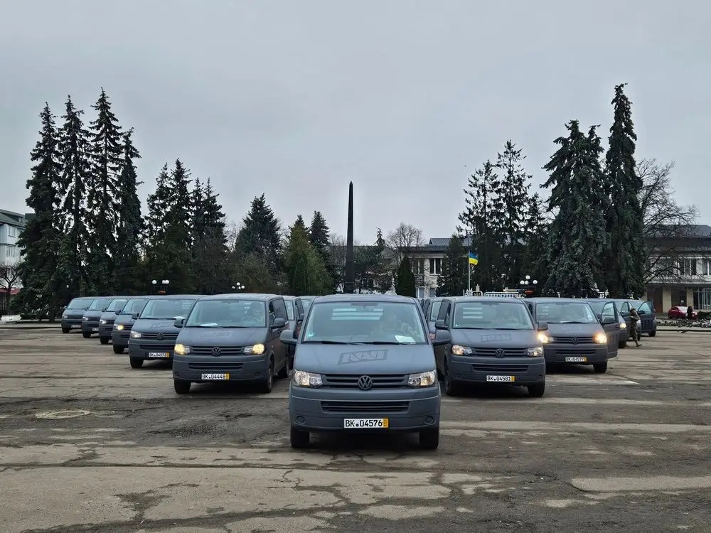 MK Foundation передав військовим автівки Volkswagen T5